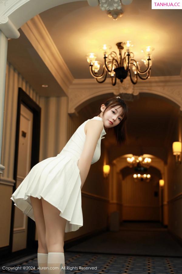佘贝拉  [XiuRen]高清写真图 2024.06.12 No.8685 佘贝拉Bella 美腿性感第9张图片